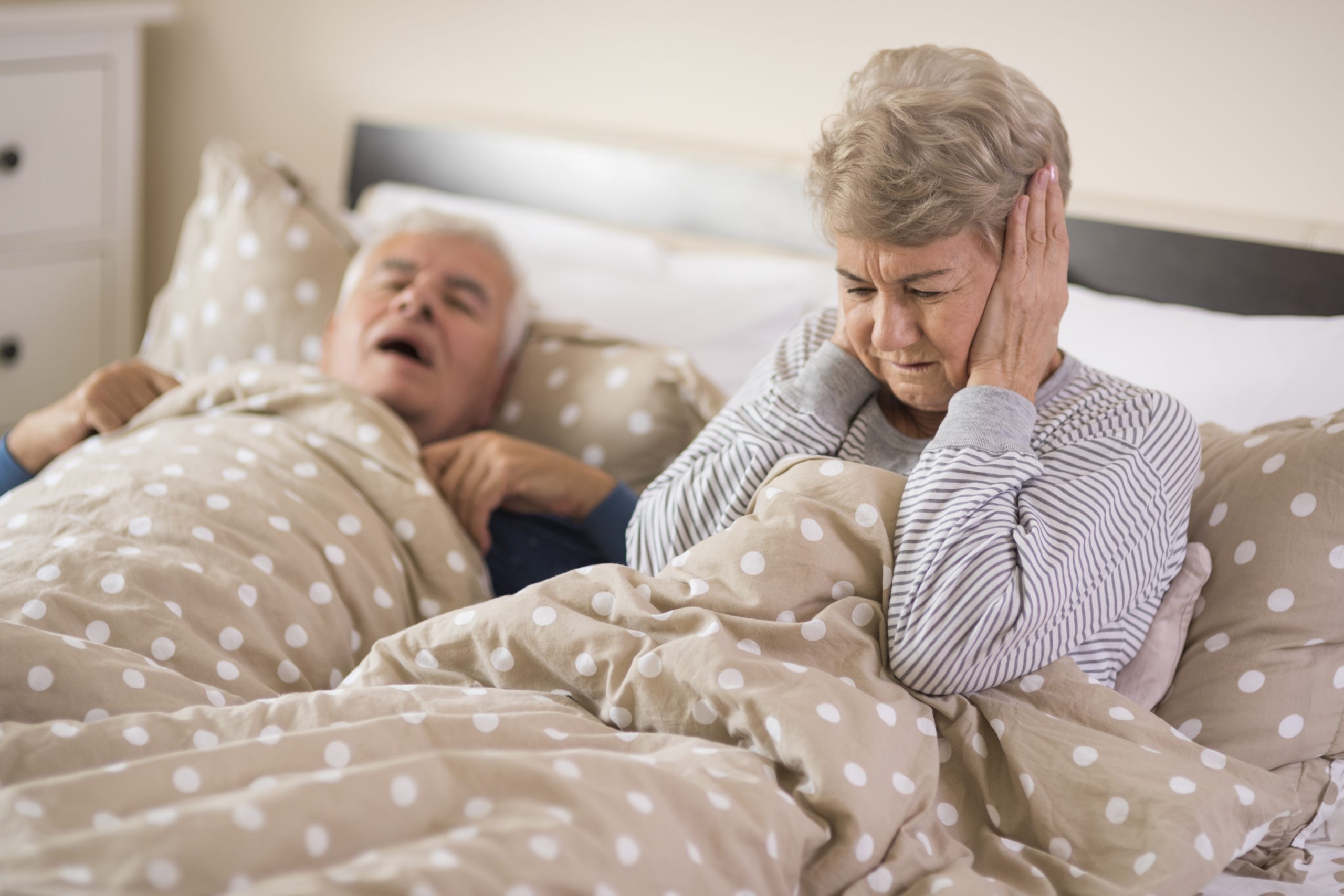 Пожилые мало спят. Храп у пожилых. Деменция у пожилых. Сон старых людей.